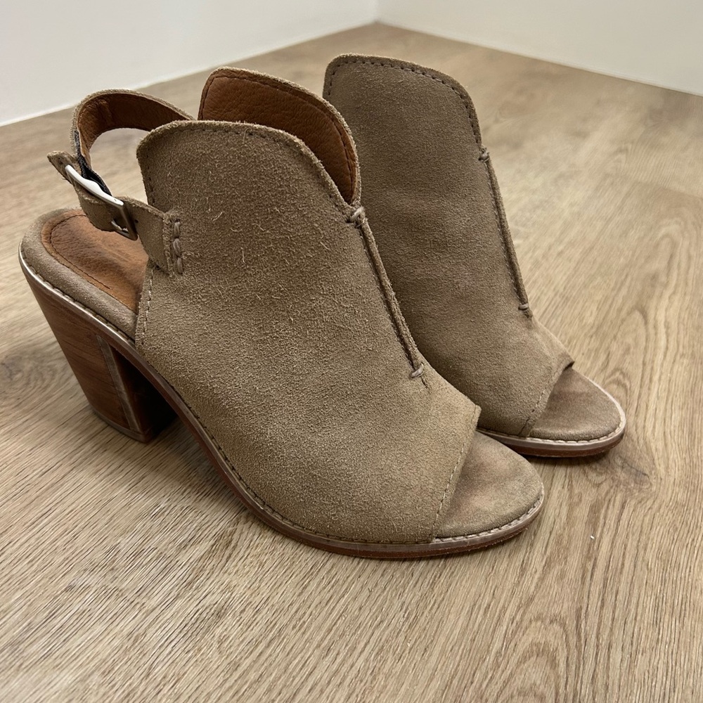 Frye Courtney Tan Slingback Heeled Sandal 6